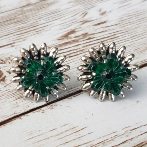 Vintage Jewelry - Vintage Screw On / Screw Back Earrings Green & Silver Tone